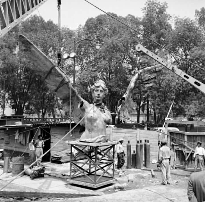 Reparando la Victoria Alada o ángel de la independencia después de su caída durante el terremoto del 57. @AxMOficial <a href="/AmorXMexico2/">Amor X Mexico 🇲🇽</a> <a href="/andregrupo/">María Félix</a> <a href="/Cuauhtemoc_1521/">Tlatoani_Cuauhtemoc</a> <a href="/gcerveravalee/">Gaby Cervera Valeé</a> <a href="/SombrillaTour/">SombrillaTour CDMX</a> <a href="/centroDF/">centroDF</a> <a href="/CdmxC/">Ciudad de Mexico</a>