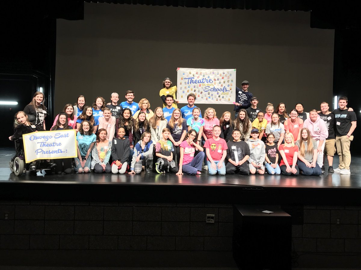 OE_Theatre's tweet photo. Happy #WorldTheatreDay from our East Theatre family!! #TIOS18 #oetheatre #schrelovsky #wearefamily https://t.co/Cw2h3dLO5a
