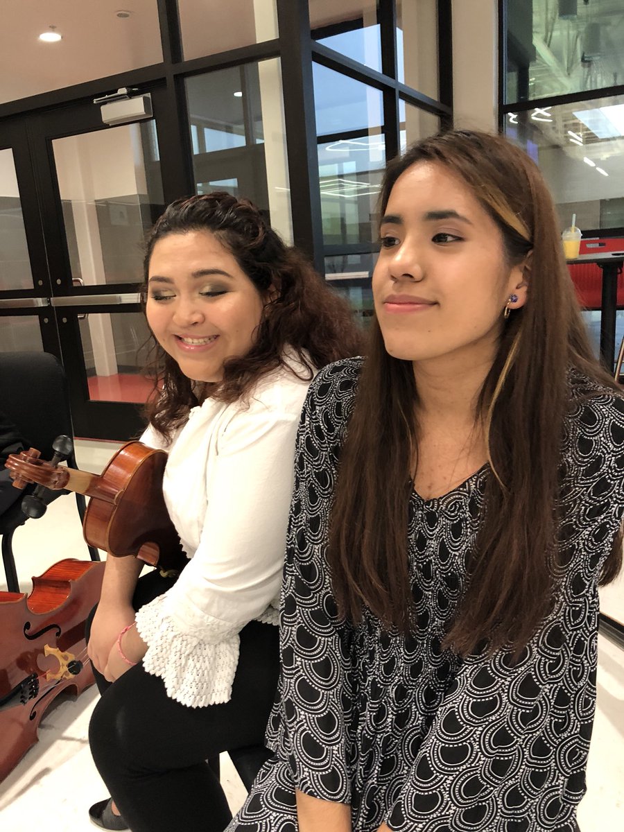 TexanOrch's tweet image. Our quintet playing at the Women’s banquet tonight! #shhsorch #samside #sampride