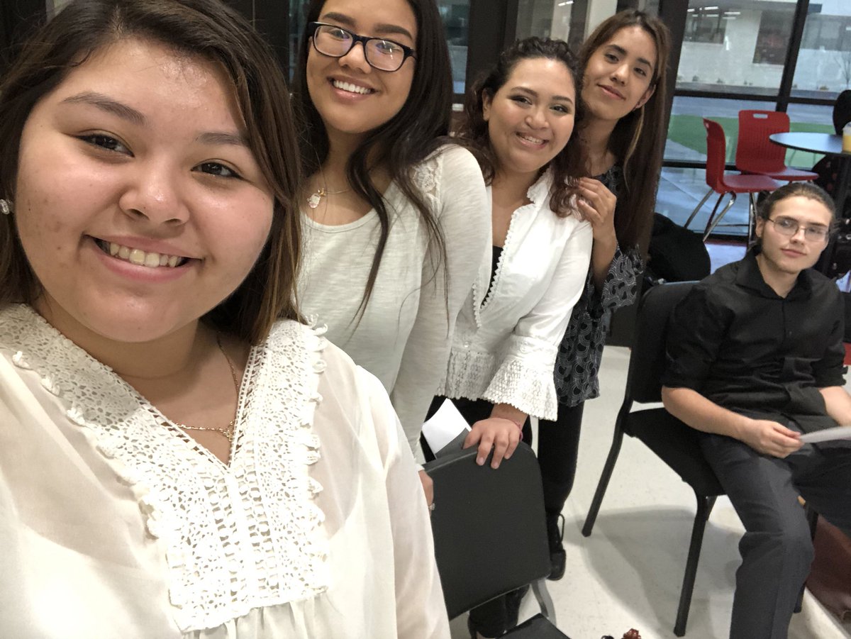 TexanOrch's tweet image. Our quintet playing at the Women’s banquet tonight! #shhsorch #samside #sampride