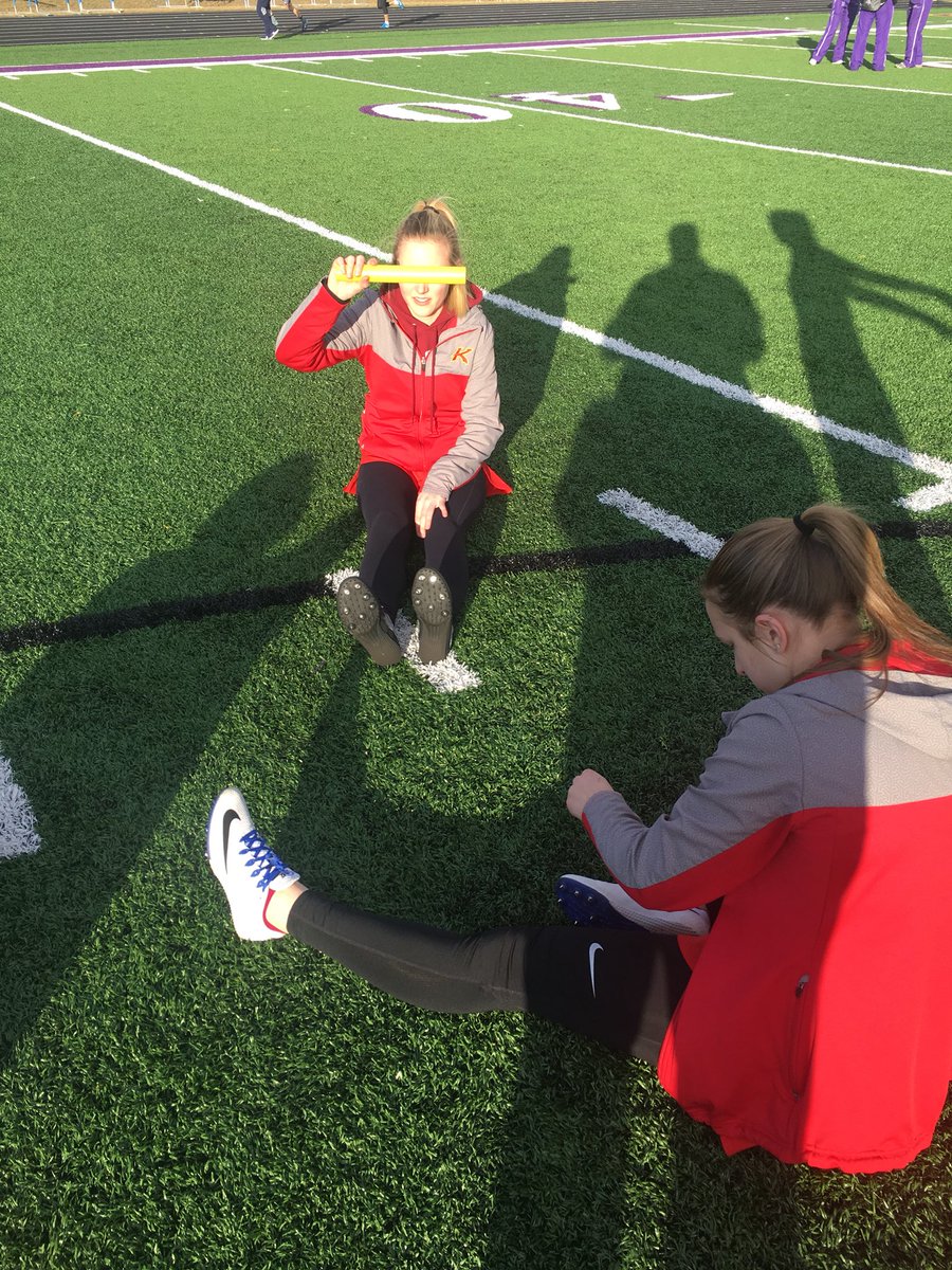Kuemper_Track's tweet photo. Erica Sturm showing great senior leadership 👍 https://t.co/hHMcJJLRai