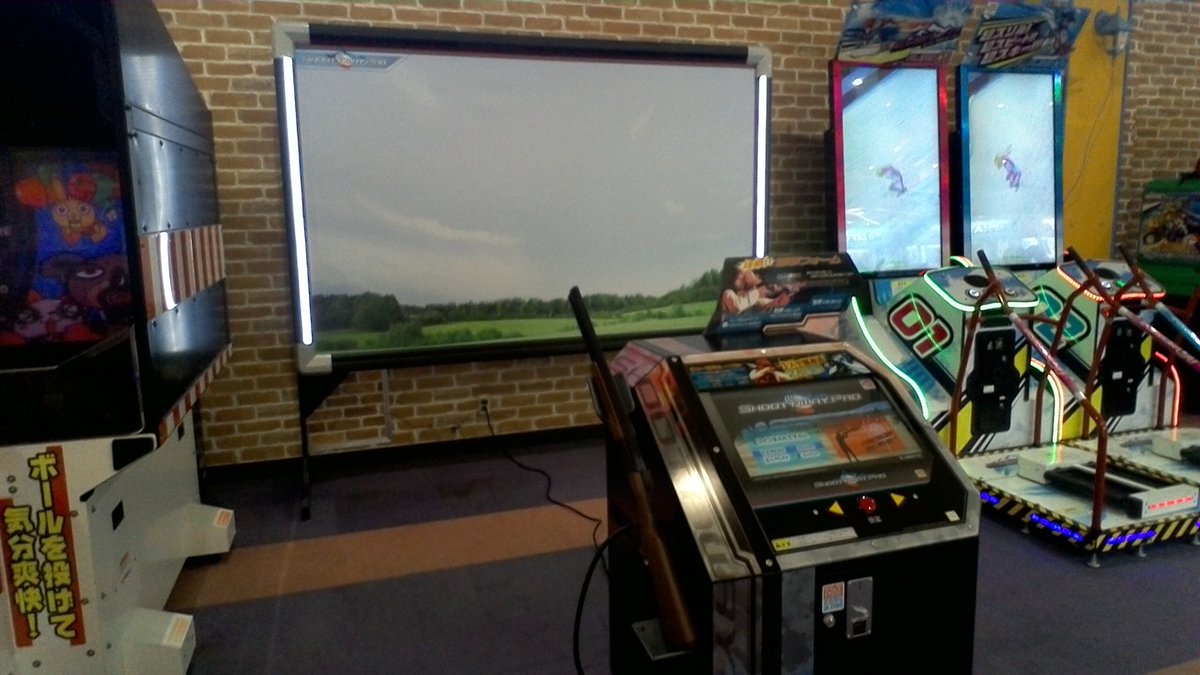 アミュージアム 公式 Pa Twitter アミュージアム富谷店 よりお知らせ シュータウェイプロ 入荷 懐かしのクレー射撃ゲームがリバイバル 100インチの大型スクリーンをぜひ体感して下さい 2人でスコアを競う対戦モードに加え 自分の腕前を試す段位認定モード