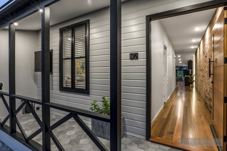 thehomepage_au's tweet photo. A dynamic mix of industrial edge, #contemporary style and dramatic light-filled space highlight the allure of this #renovated semi-detached worker’s cottage. See more: https://t.co/wG3jahmwMA
#Carrington #NSW #forsale #workerscottage @PRDnationwide https://t.co/1dqskYMhSh