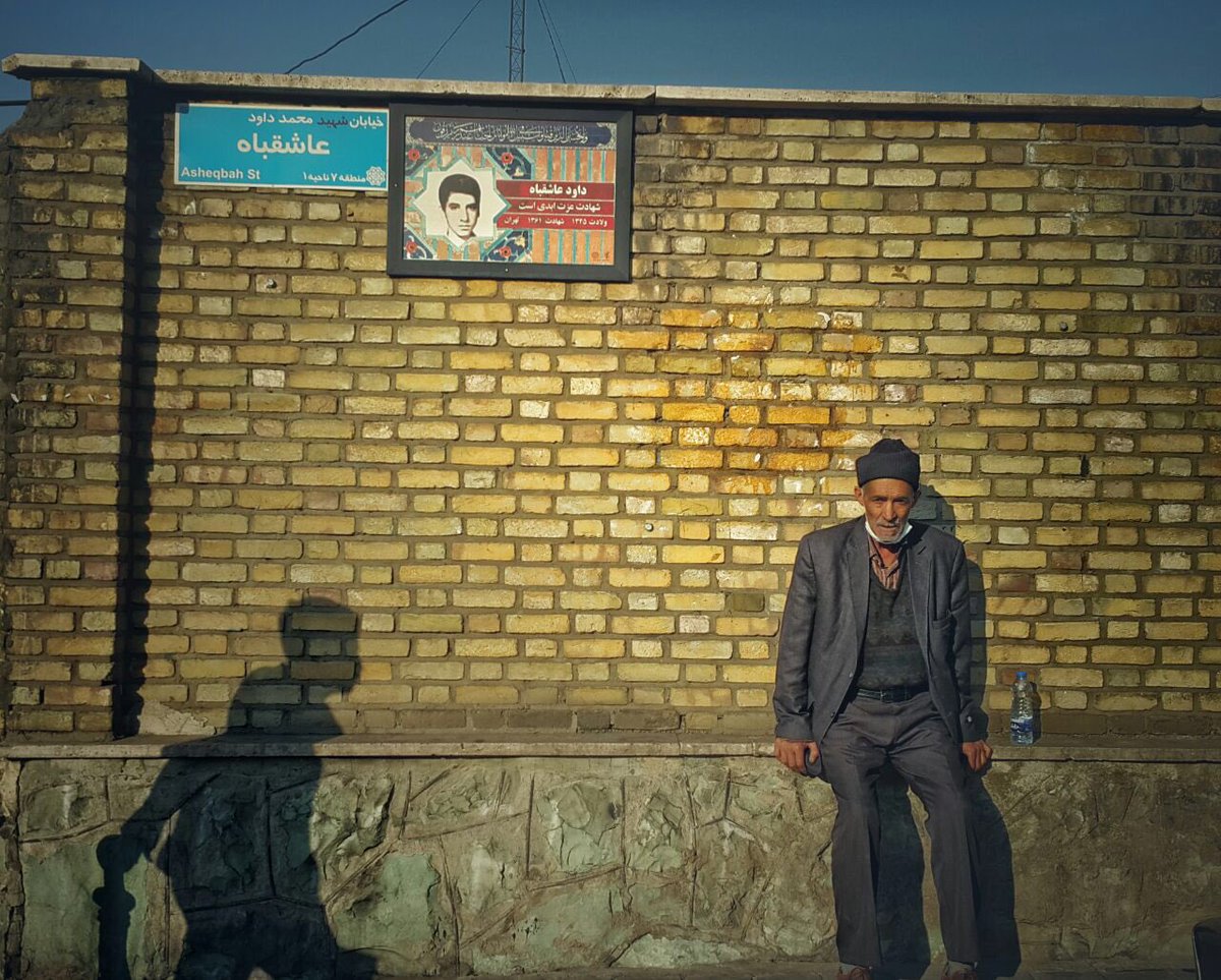 Abreshalvarpush's tweet photo. اندوهگینم !مضطربم!آرام ندارم!
بی قرارم!بیقرار...
آهای..بگذار با تو بگویم..
ای جوانیِ نکرده ام!
ای عمر هدر رفته
که آخرش ما موندیم و مقایسه‌ی ناخودآگاهِ و عذاب ‌آورِ 
جسم و چهره ی جوونمون
 با روحِ خسته و پیرِ و داغونمون

✍🏻#میلاد_سقا

📸#آلنا_مکوندی

https://t.co/cFR3u920SA https://t.co/wrrhhQJnud