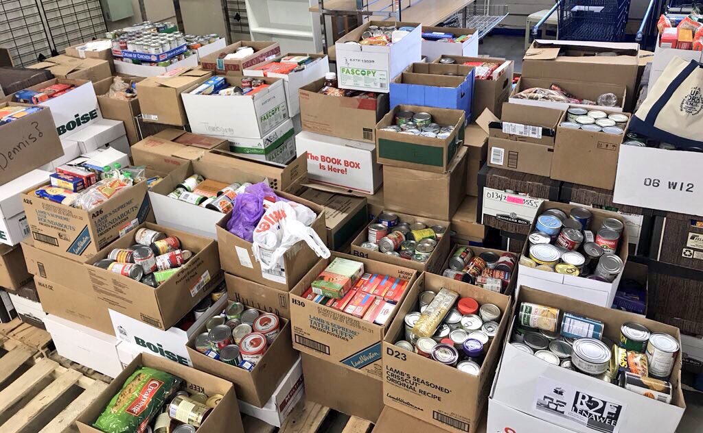 WilsonMellissa's tweet photo. Thank you @BethMccaulley @hudson_schools for contributing such an abundance of food for the #ReadToFeedLenawee event @GoodwillSEMI The benefit #FoodPantries in our area #4Tons https://t.co/UBGvYJW2Z9