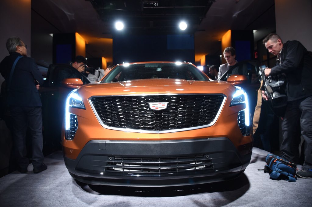 carsdotcom's tweet photo. A closer look at the 2019 @Cadillac XT4 #Cadillac #XT4 #NYIAS https://t.co/mBjVKwNIlV