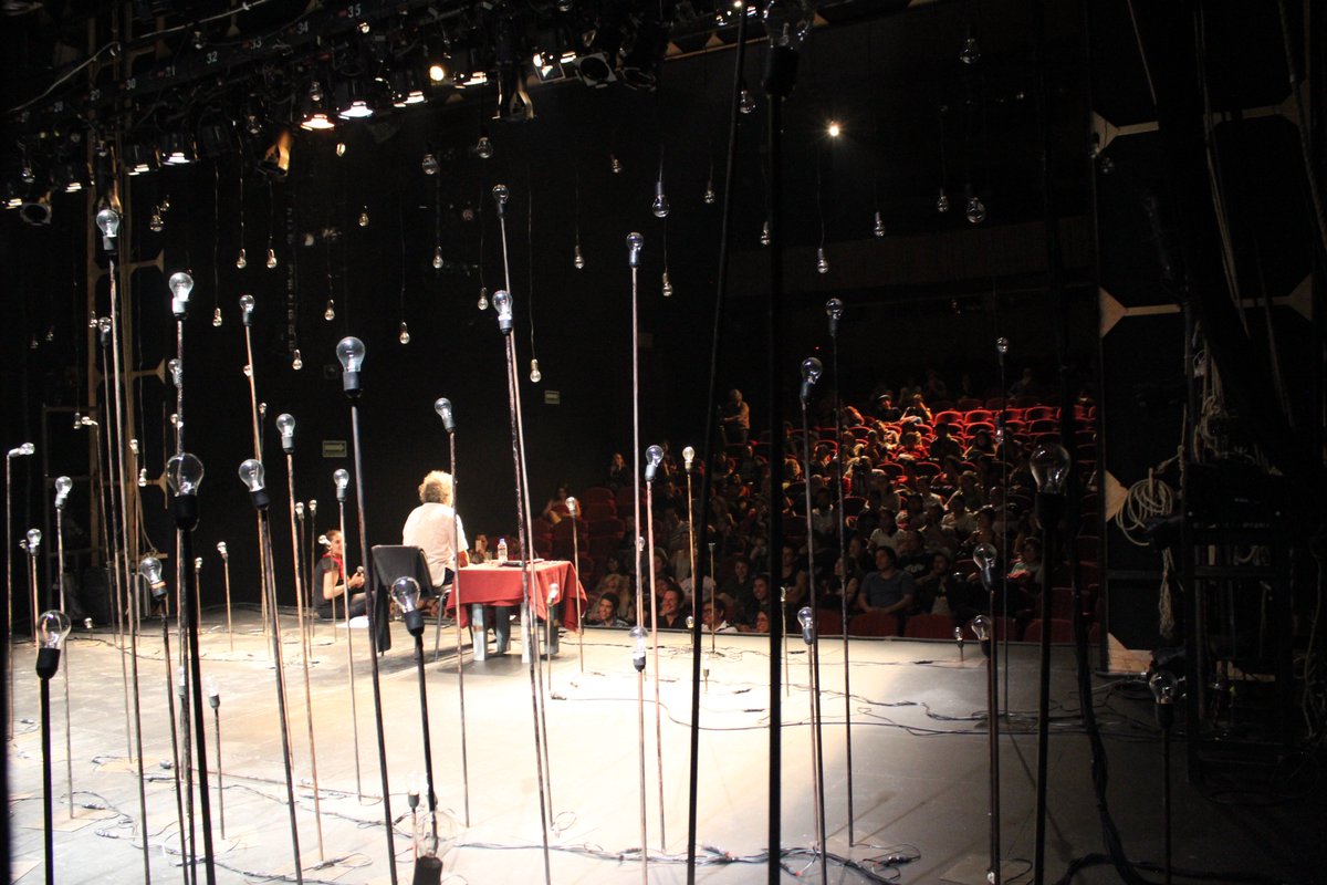 "Creemosen la magia, en lo poético, en el gesto que transgrede, hacemos teatro con amor" #DanieleFinziPasca 💫 creador de #BiancoSuBianco👌