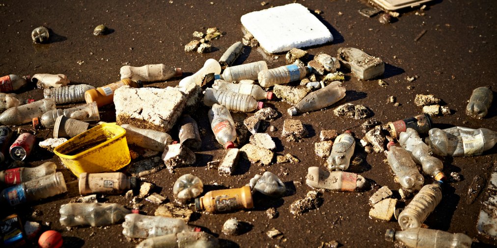 VicGovEPA's tweet photo. Illegal dumping can threaten wildlife and lead to long-term contamination of land, waterways and groundwater. Play your part in protecting Victoria's environment &amp;  #ReportPollution: 1300 EPA VIC (1300 372 842) https://t.co/HsAtAIo1SF https://t.co/yNZYVbtDPD
