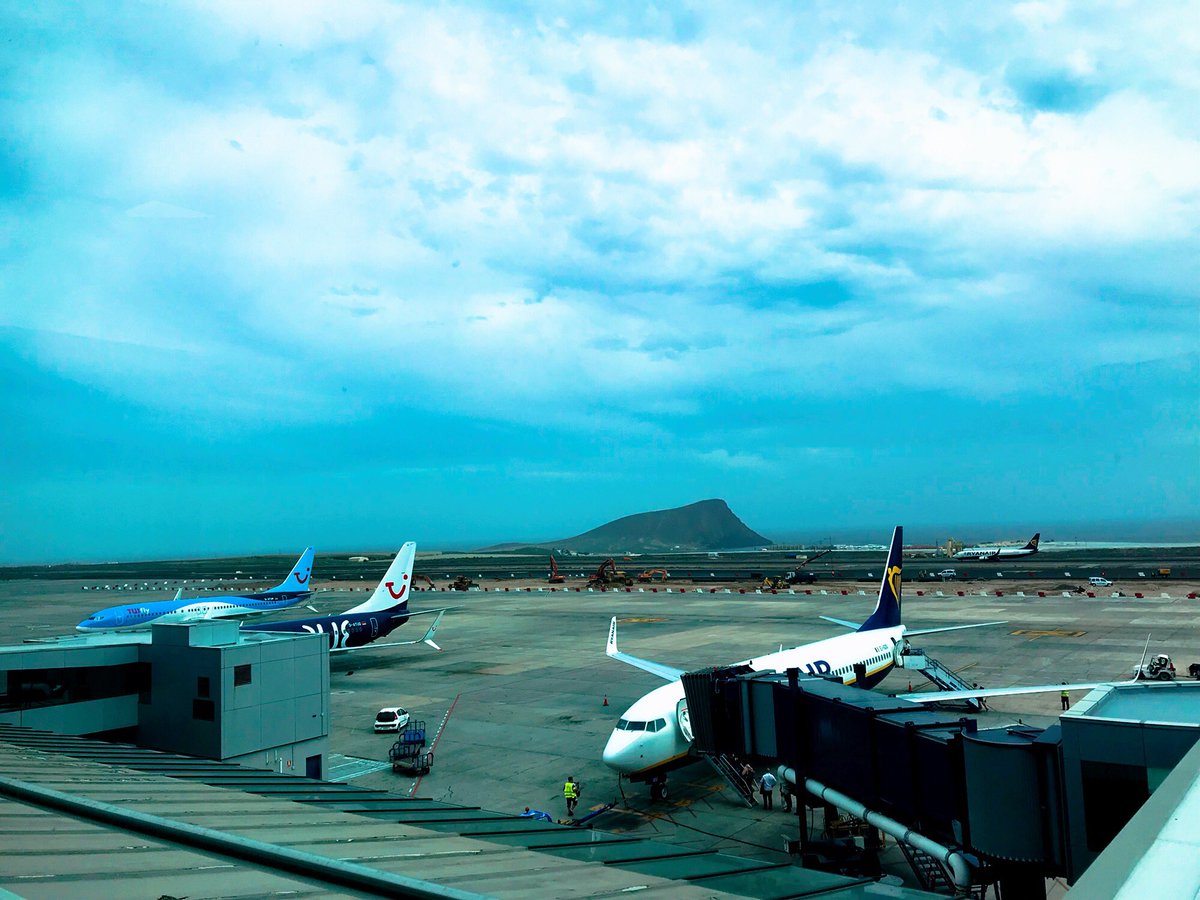 AskToUs_'s tweet photo. Time to back home! ✈️👋 #Milan 🇮🇹
we would like to say thank you to @MareNostrumRsrt #Tenerife 🌴☀️for having had us for 10 wonderful days! 
.
[🚀] https://t.co/xp1zfUY10S
.
#AskToUs #Spain #canaryislands 
#Tourlife #Edm #travel #Edmlife
#springbreak #bloggerswanted #tbt https://t.co/hCMxBFqyFG