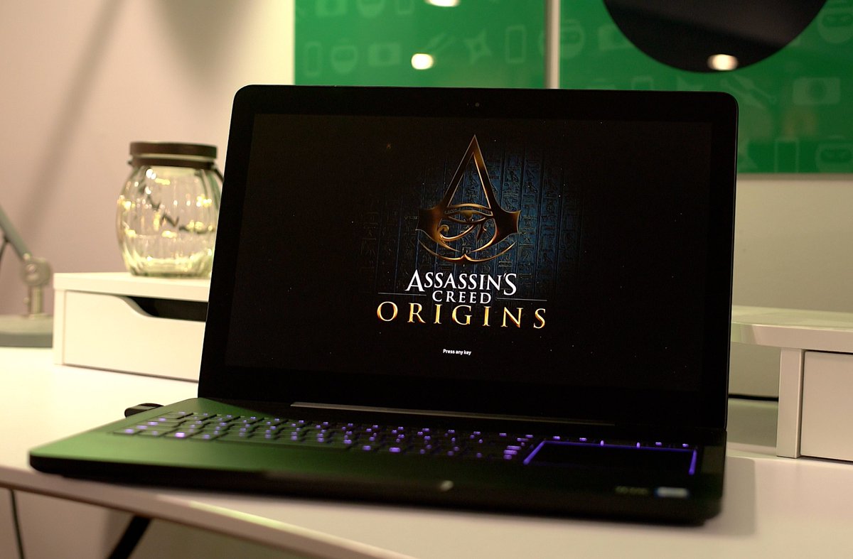 TechNinjaSpeaks's tweet photo. Don't forget to check out my latest video on the #RazerLaptops lineup. @Razer https://t.co/RtQgCmbl3i https://t.co/f6wwgShzWR