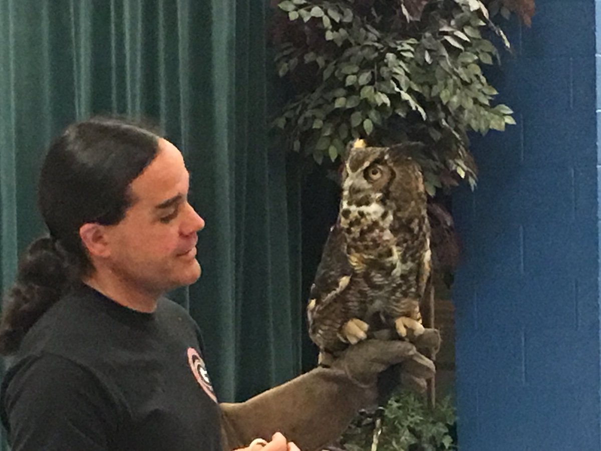 luvssc4evr's tweet photo. @NorthAiken We’re getting ready Amazing animals amazing audience #sciencecomesalive our kids are Beary smart @AikenPublicSch https://t.co/WWicnXCN8Y