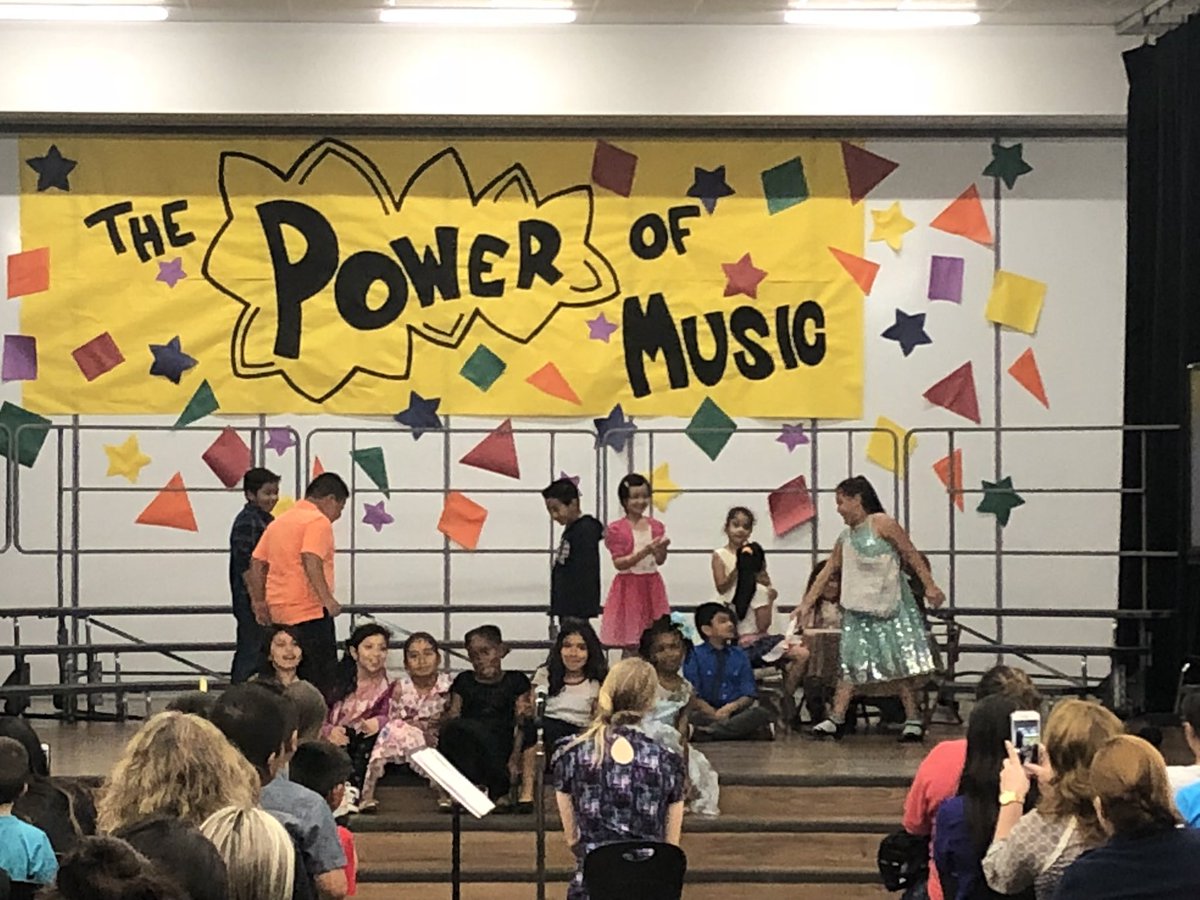 Mrs_Quinteros's tweet photo. The best photographer @HooverCFISD Thank you @BMoraRodriguez for you hard work! https://t.co/L26HO8VcfG