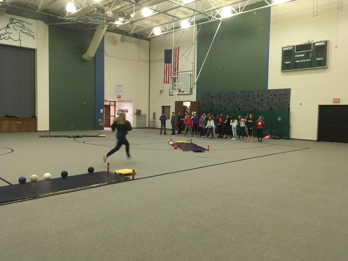 eesroom32's tweet photo. Want students to understand how prefixes and root words go together to make words? How about a relay race matching them up? #EESArabians https://t.co/vbtyYOWRb7