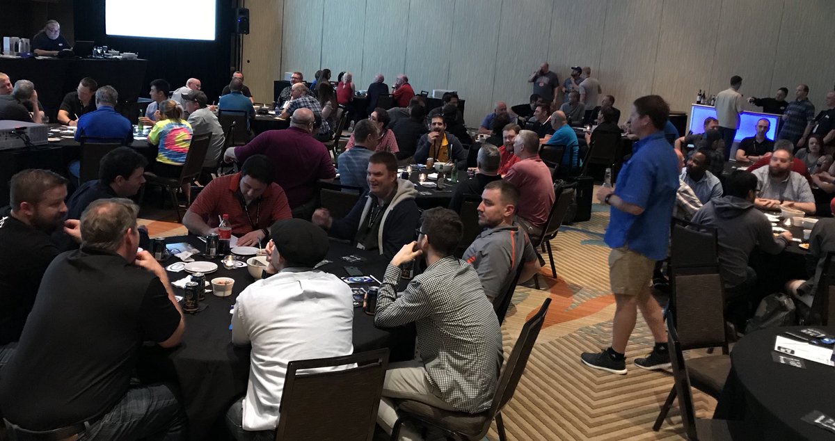 KimberlyLTripp's tweet image. Having a great time at #SQLafterDark at #SQLintersection - it’s trivia game time! #GreatFun #AwesomePrizes