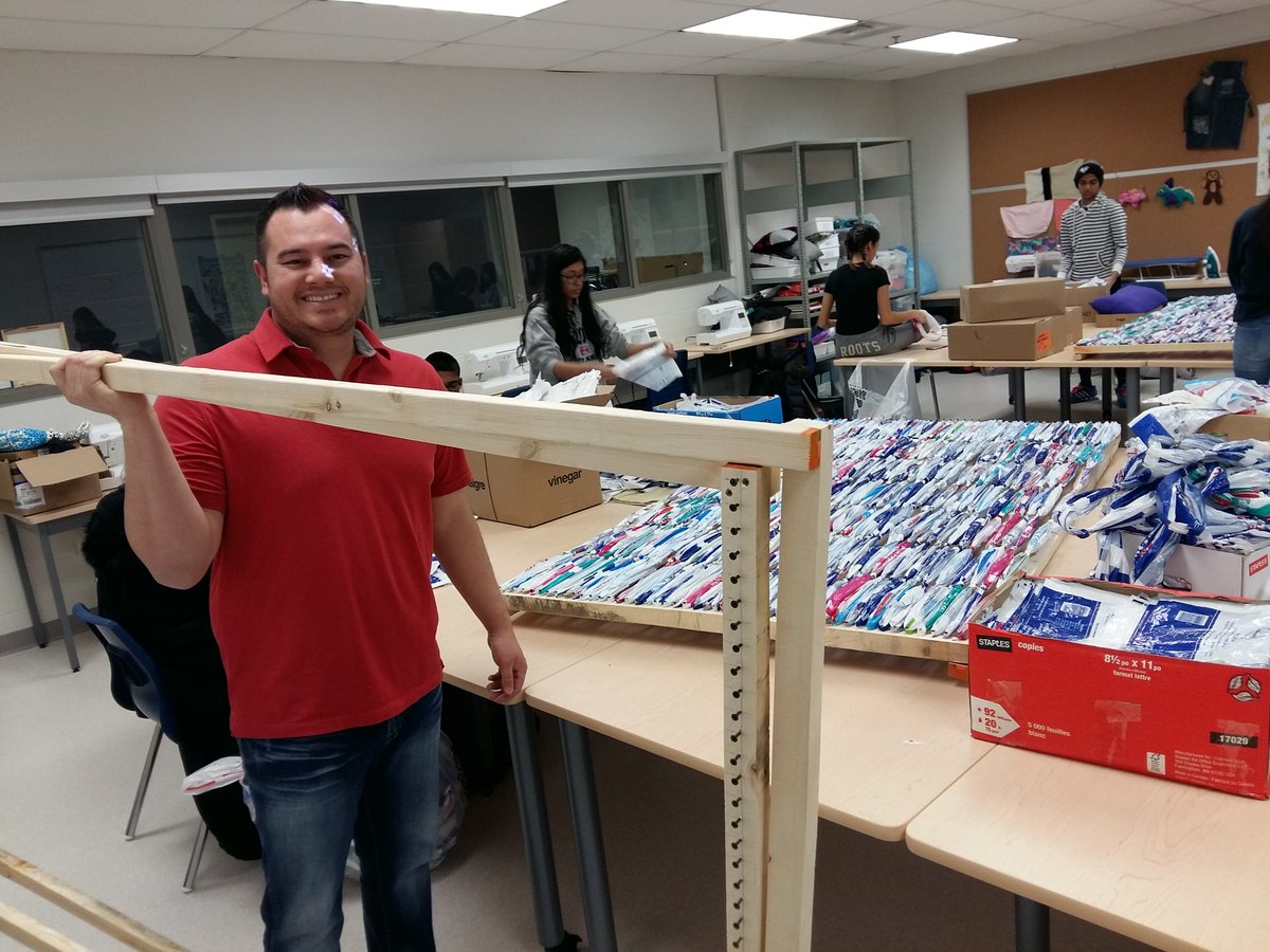 JASSService's tweet photo. @JeanAugustineSS DAY 2 of our Interdisciplinary Activism Project. Today we brought in the looms and prepared for weaving with @jass_parkholme #JASSlearns thanks Mr.Flynn's Construction class for building looms!! https://t.co/goPUgoPgIg