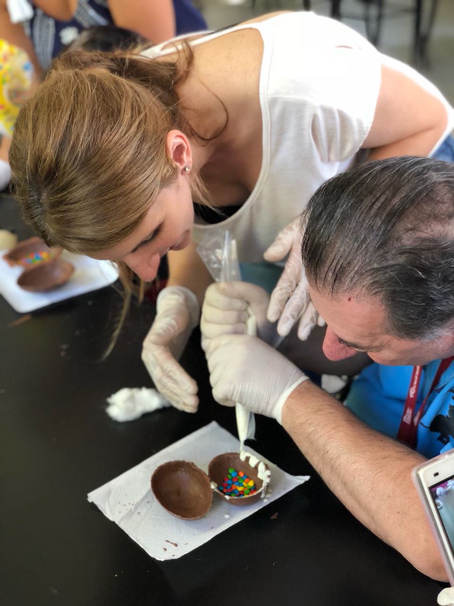 apusenorans's tweet photo. Compartimos con el Programa Voluntariado la experiencia de hacer huevos de pascua junto a los adultos mayores del Hogar Rawson.
Sigamos fortaleciendo el compromiso por una sociedad más solidaria.
➡Conocé más del programa: https://t.co/MVlEB0U5rw
#ProgramaVoluntariado https://t.co/XibyvqdNv8
