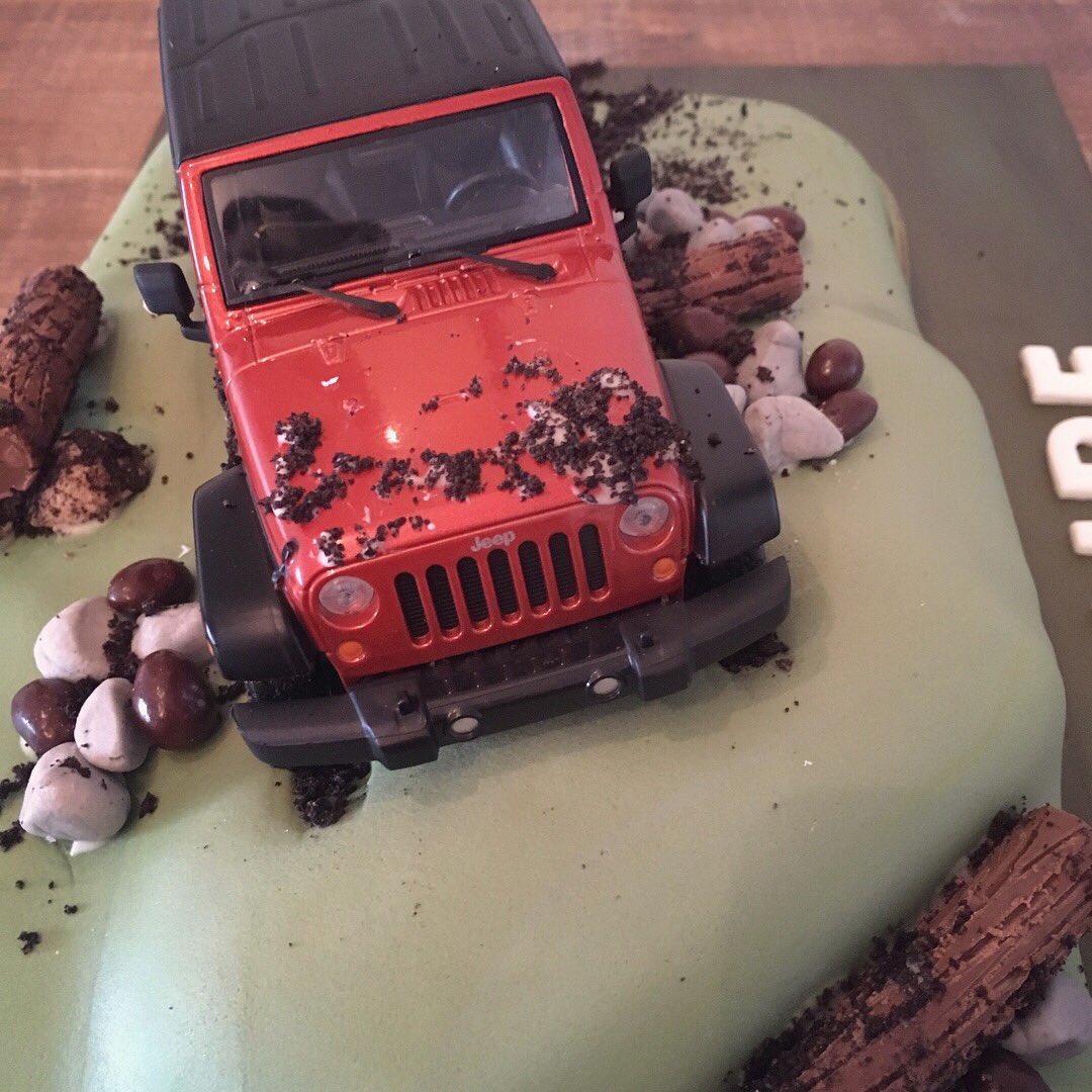 Descubrir 48+ imagen pastel de cumpleaños jeep Abzlocal.mx