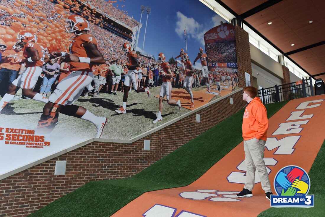 Dream_On_3's tweet photo. “The most exciting 25 seconds in college football.” 

Brandon got a taste of what it’s like to run down “The Hill” in Death Vally! A Dream come true for this lifelong @ClemsonFB fan. 🐅

#clemsonfootball #Clemson #clemsonfamily #KidneyDisease  #sportscharity #DREAMS  @ClemsonTom https://t.co/DY74x8nUYP