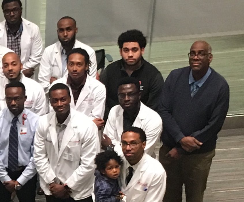 DrQuinnCapers4's tweet photo. Imagine if the nation's unconscious bias didn't automatically associate Black men with danger. Imagine a nation that unconsciously associates Black men with ...physicians. That's the world #BlackMenInMedicine is trying to create. Join us. @OhioStateMed https://t.co/glGpJz2U4x