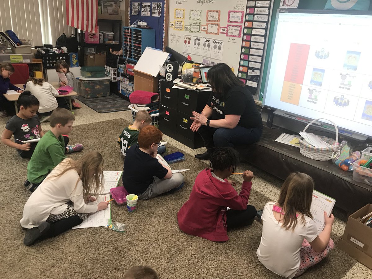 BrendaLansing's tweet photo. Rowans 1st grade Math center time #focusedkids #NHwhy https://t.co/zjGgKThihM