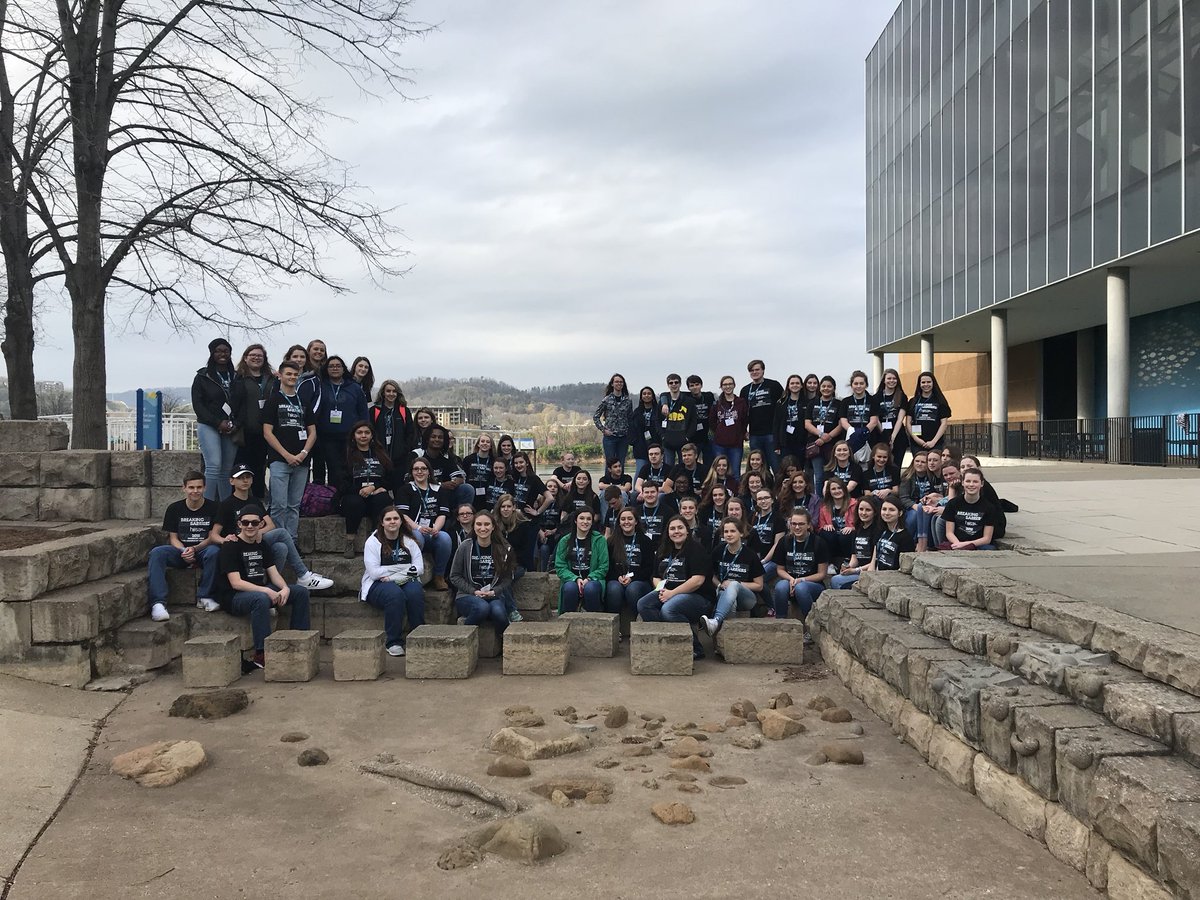CharleeCNAteach's tweet photo. Sessions, doppelgangers, aquariums and ninja turtles. #tnhosaslc18 day 3 and it's not over yet... #CulleokaHOSA @pdl1152 https://t.co/GXA0CM89Jq
