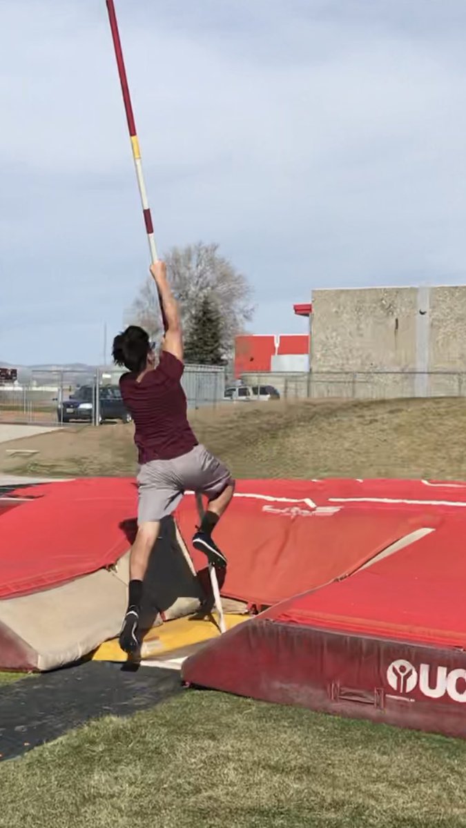 CoachErica's tweet image. 3 hours of events practice this morning and another 2 hours of pole vault at Wooster! Busy week! Keep up the great work everyone! 🚂💪🏼 #BeautifulDay #springtrack #howispentmyspringbreak
