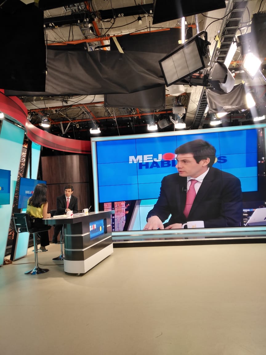 Esta noche en #MejorHablemos <a href="/DiegoFMoraA/">Diego F Mora</a>, director de la <a href="/UNPColombia/">Unidad Nacional de Protección, UNP.</a>, responde por qué siguen matando a los líderes sociales y explica la estrategia del Estado frente a ese fenómeno. Entrevista con <a href="/claudiapalacios/">Claudia Palacios</a>, a las 10:00 p.m. ¡ATENTOS!