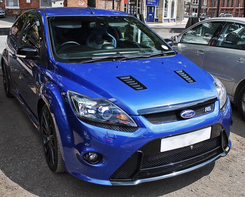 evolutioneII's tweet image. 保証で青のフォーカスRSに交換決定。4月頭に納車予定。購入一ヶ月で車両火災って、ふざけんな👊