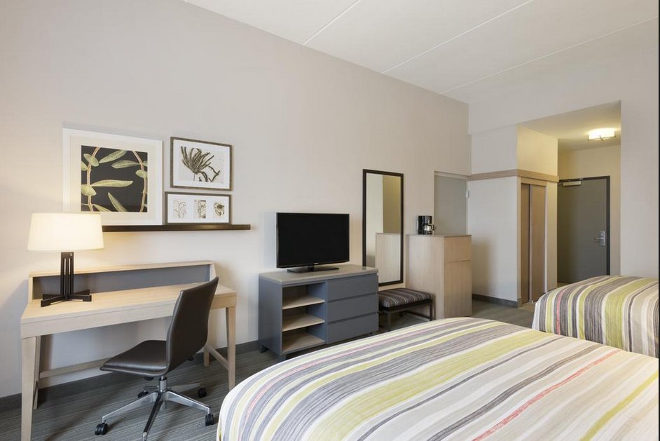 HuataiSam's tweet image. Country Inn hotel furniture...