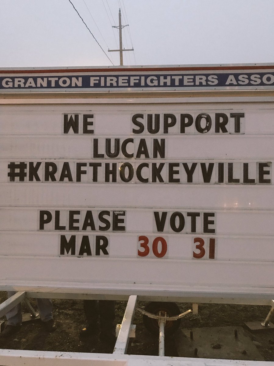 Jeremy_OShea's tweet photo. VOTE VOTE VOTE for Lucan this Friday &amp; Saturday to win #KraftHockeyville ☘️☘️☘️☘️☘️   https://t.co/2pBy8dK7Ib https://t.co/Oygj3ZPvL2
