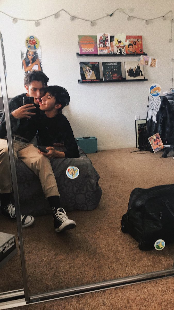 hellboycj's tweet image. no homo