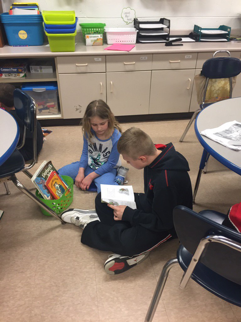 MrsGgrade1's tweet photo. Big/Little Day-Celebrating March is Reading Month with our 4th grade friends! #ikefraser #fraserfamily https://t.co/fkMjmjsNK9
