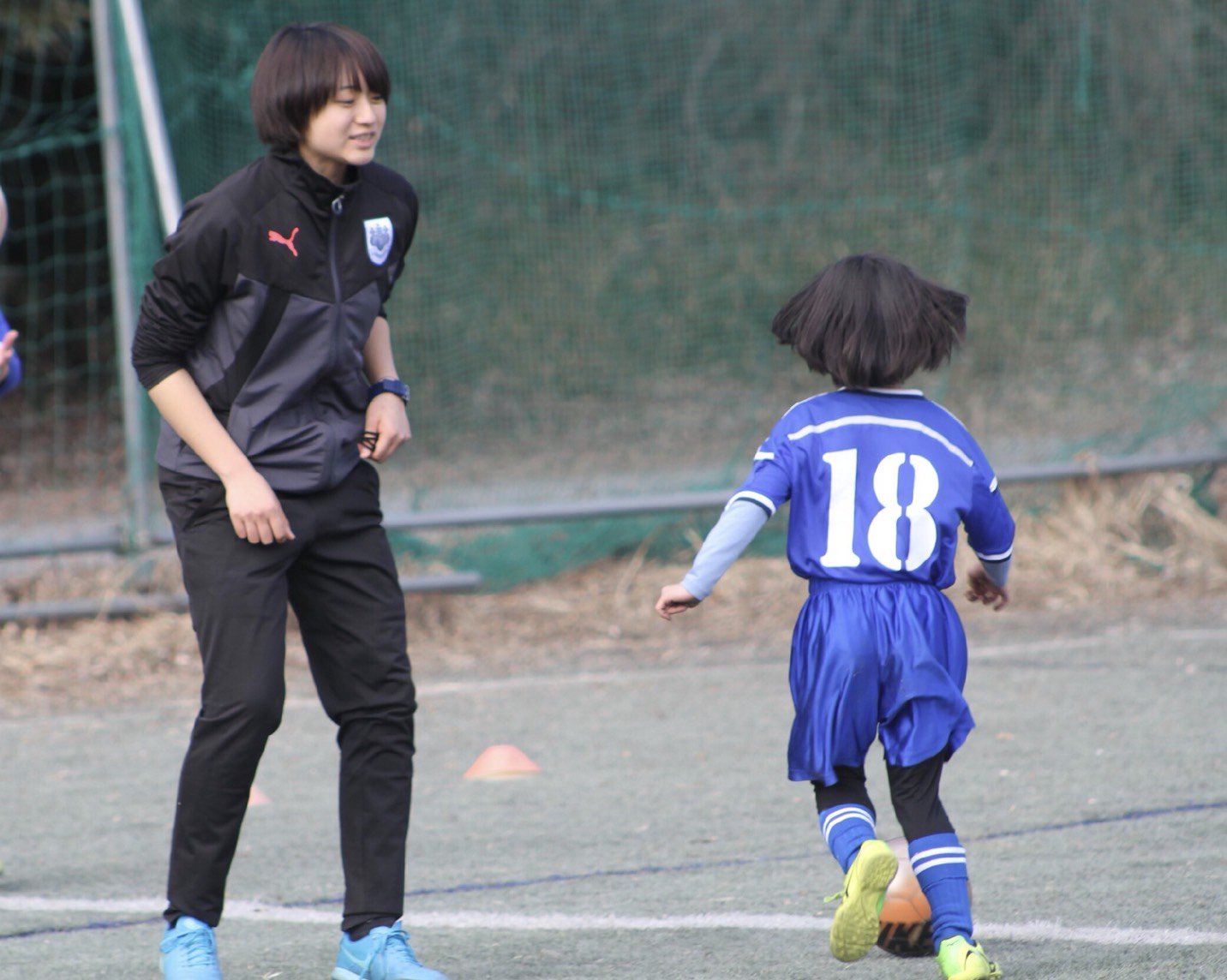 筑波大学女子サッカー部新歓用18 Pa Twitter スタイル抜群のogコーチ あおいさん 金城葵 人間総合科学研究科体育学専攻 向上心があって素直な子の集まりなところ T Co Ggqimejkb7 Twitter