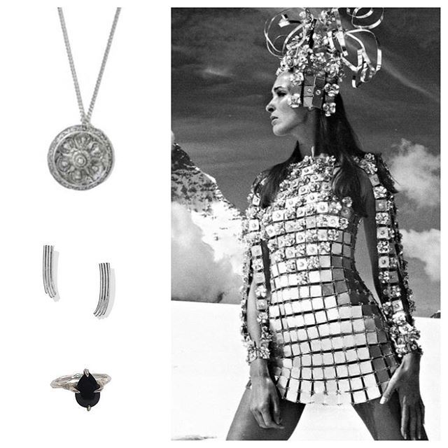 LineAndLabel's tweet image. Paco Rabanne metal magic🔮
-
-
-
#pacorabanne #chainmail #metal Pic by #gunnarlarsen #1966 jewelry: #vanessamooney #tiamo Necklace, #nectarnectar #eclipse Earrings, and #marygallagher #onyx ring
All in the shop + online 🔮 ift.tt/2unWRCF