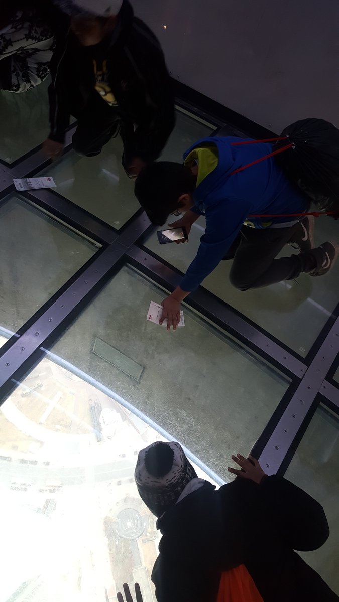 MsDemkowicz's tweet image. Day in the 6ix!

#RaptorsWin
#CNTower 

@Raptors
@TSMSWolfpack 
@thunderwolves98