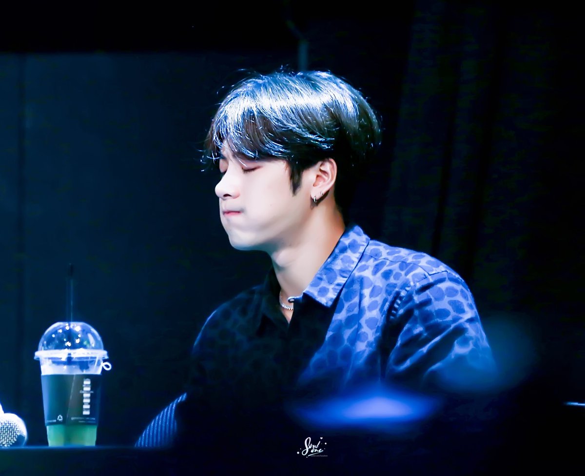 Ssoulone's tweet photo. 180328🤴💕
우리 슨이 생일 축하해 🎂🐥

👑

#KingJacksonDay #잭슨 #王嘉尔 #JacksonWang #Jackson #GOT7     #갓세븐 https://t.co/P7bMPj655c