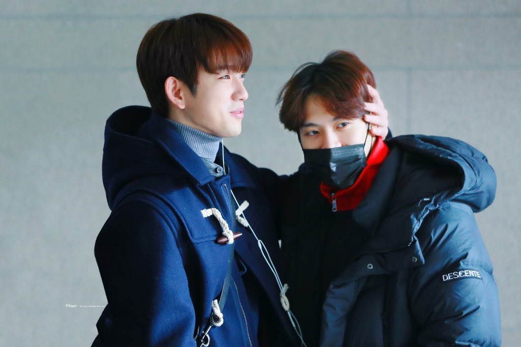 mmgh__'s tweet image. [แปล] ที่เจจูตอนนั้นเพราะไม่ได้เจอ🐶🐶 มาหลายวัน พอเห็นหน้าเหนื่อยๆของเพื่อนก็กอดๆเพื่อน นายเป็นคนที่อบอุ่นจริงๆ #KINGJACKSONDAY #WanggaeParkgae