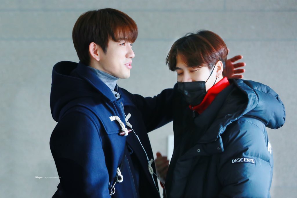 mmgh__'s tweet image. [แปล] ที่เจจูตอนนั้นเพราะไม่ได้เจอ🐶🐶 มาหลายวัน พอเห็นหน้าเหนื่อยๆของเพื่อนก็กอดๆเพื่อน นายเป็นคนที่อบอุ่นจริงๆ #KINGJACKSONDAY #WanggaeParkgae