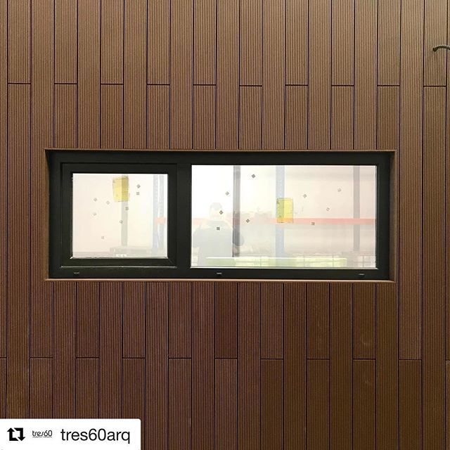 EnriqueAlario's tweet image. Acabado de fachada con madera tecnológica de una de las viviendas de @mojuru ejecutada con ISO Containers, con proyecto de @tres60arq #isocontainers #Mojurizate #viviendaunifamiliar #construccion ift.tt/2E1asz8