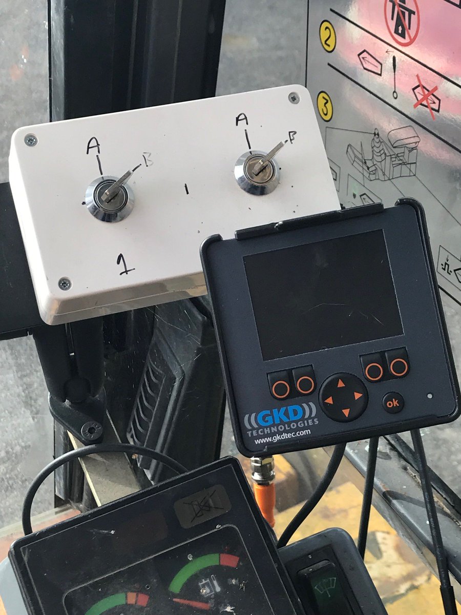 gkdtechnologies's tweet image. Behind the scenes at GKD...
GKD&apos;s trusty rubber duck fitted with machine guidance systems fully installed for testing at our offices in Wimborne Dorset. #engineering #innovation #machineguidance #SafetyFirst #MachineIntelligence