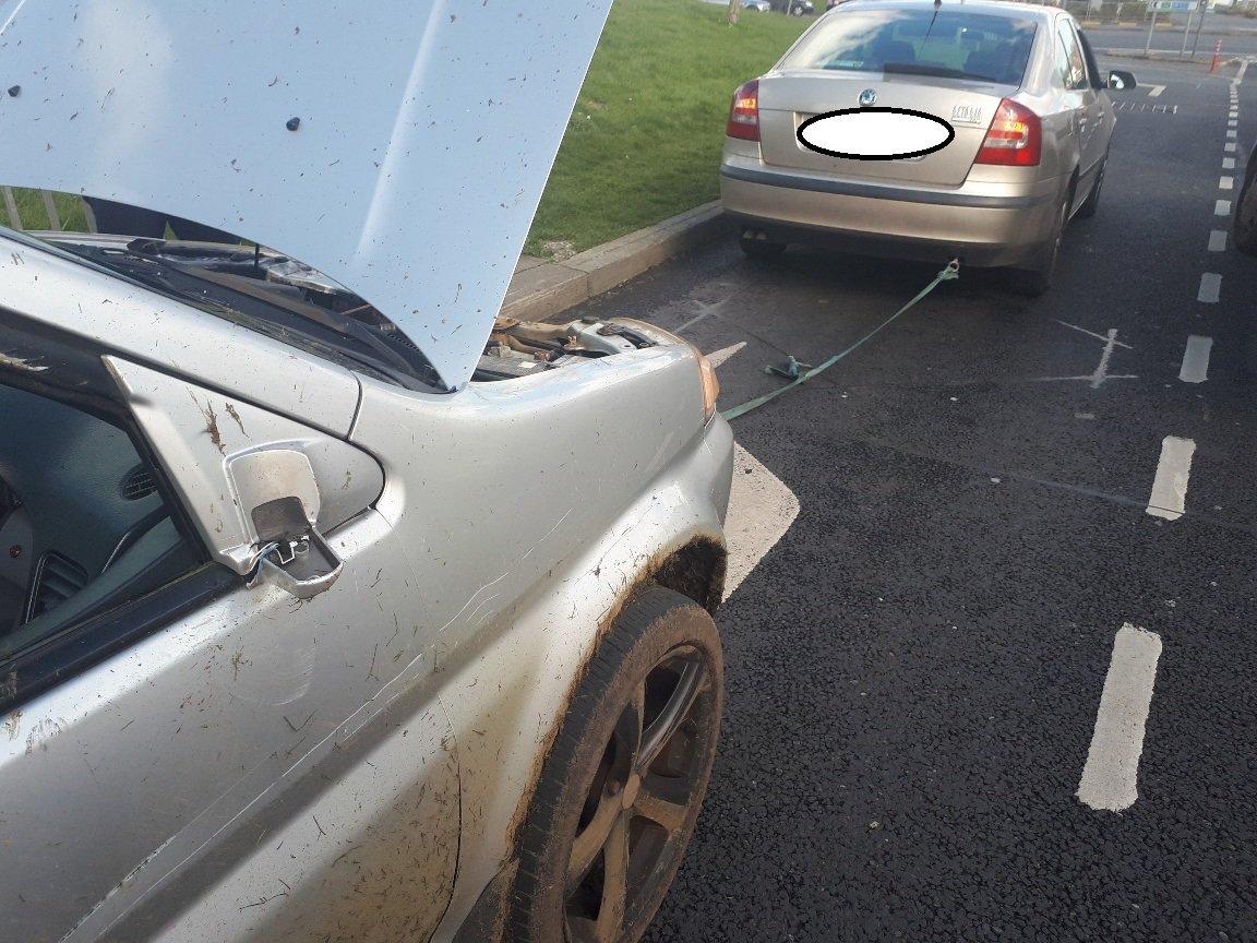 GardaTraffic's tweet photo. Dublin Roads Policing Commercial Vehicle Unit: Palmerstown, Co Dublin. Vehicle being towed controlled by disqualified driver &amp; uninsured! Driver towing had no
licence to tow &amp; also uninsured.

Both drivers to appear in Court. https://t.co/tw0RCrE7j9