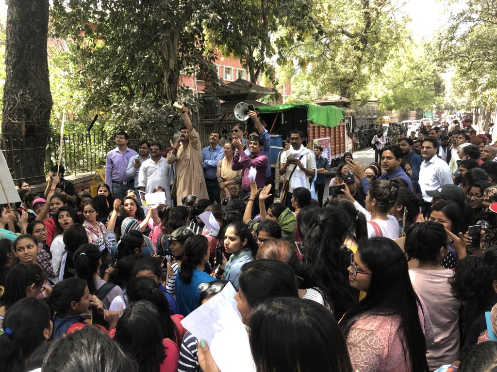 THNewDelhi's tweet photo. DUTA President Rajib Ray says the march has the support of students and teachers from across DU and JNU and that the Government has finally woken and has taken notice of their demands #March4Education @the_hindu @abaruah64 https://t.co/3n3ahBg88r