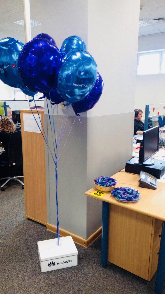CTauzen's tweet photo. Wczorajsza premiera #Huawei P20 i P20pro w #callcenterkatowice 📱📱
#Orange #orangelove #orangeteam #teamwork #Katowice @CTauzen https://t.co/Wgi3BAV6Nw