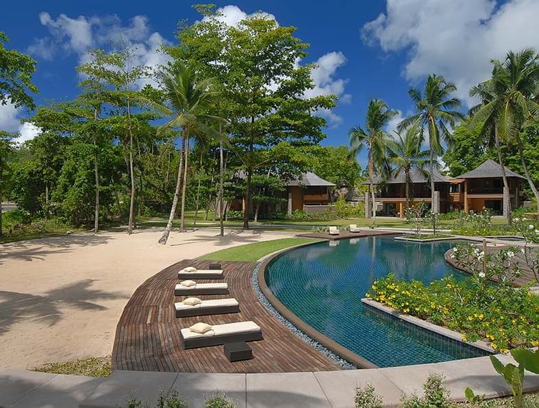 Susie_Freeman's tweet photo. With the #Seychelles now only a direct flight away from the UK, here is one of my top recommendations #luxurytravel https://t.co/FeETxYVhh7 https://t.co/ty1yw7FpBL