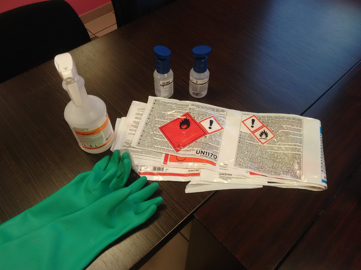 Tristan_Le_Dain's tweet photo. Aujourd'hui je réalise une formation en interne sur les #risquesChimiques.
L'objectif est double. Il s'agit à la fois de rappeler que chaque produit a son application et son utilité mais également que la manipulation des produits chimiques n'est pas une chose anodine. #Secuite https://t.co/XZL2YDtu3E