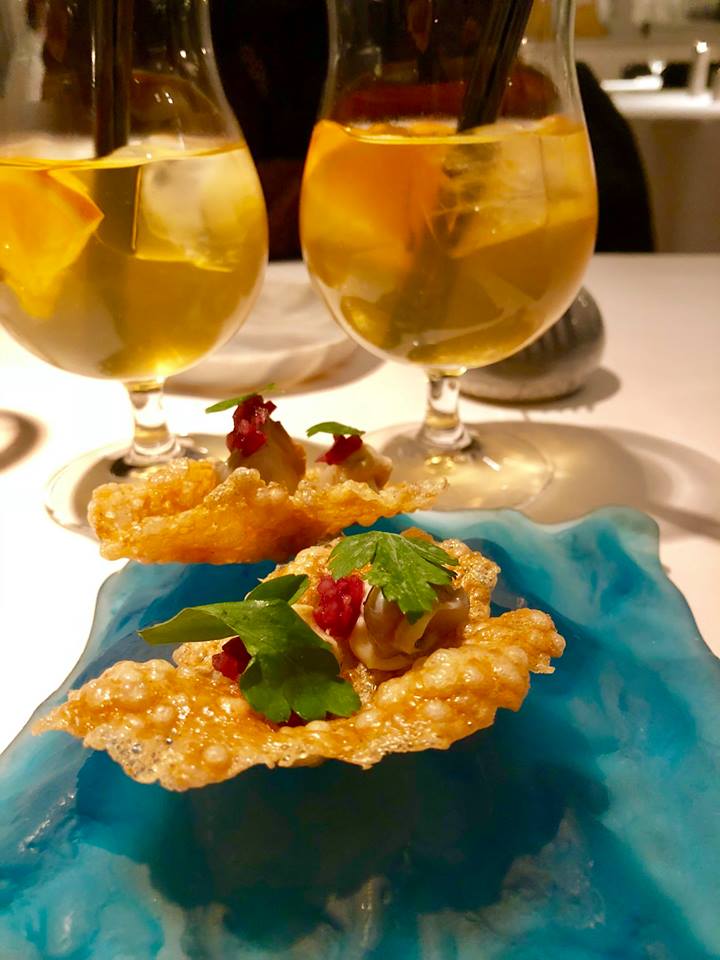 KSagardoa's tweet photo. Kupela à la carte chez l'Impertinent à Biarritz, lors du plus Grand dîner au monde qui rassemblait plus de 3300 chefs sur 5 continents. Merci à Fabien Feldmann et toute son équipe pour ce succulent coktail au Sagarno ;) https://t.co/GJ83s8u8yn