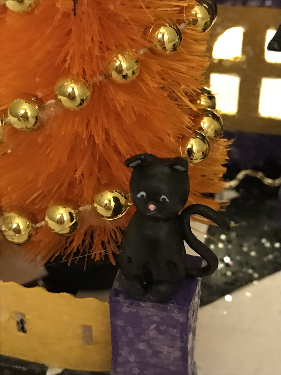 DesignsRenae's tweet image. Little black cat I sculpted for a Halloween putz house.  #jillrenaedesigns #putzhouse #halloween #blackcat #allhandmade #allhandcut #nomachinecuts