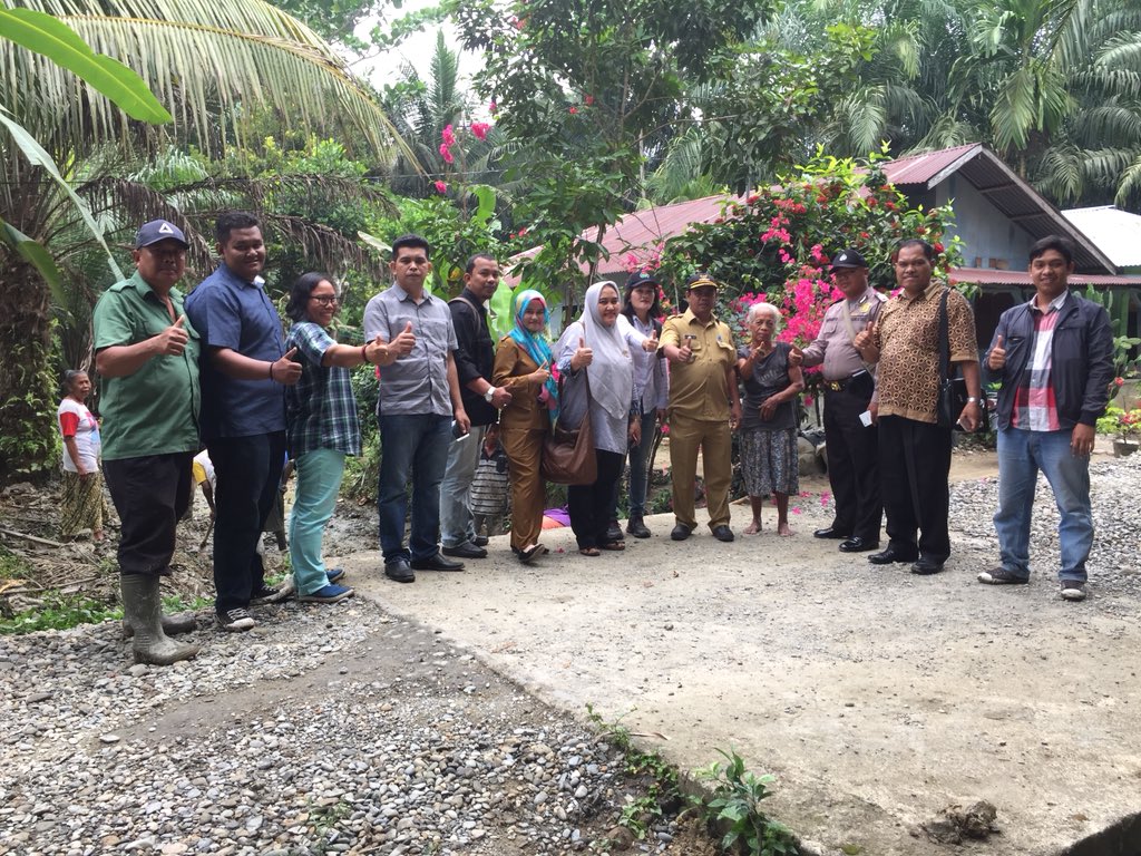 marrindstp's tweet photo. @EkoSandjojo Sudah Pak Menteri #PadatKaryaTunai2018 di Desa Padang Tualang Kec Padang Tualang#KabLangkat_Sumut dalam pemb. keg Normalisasi dan pembersihan saluran Drainase
@jokowi @EkoSandjojo @taufikmadjid71 @anwsanusi @FahriLabado @arwani_p3md @tppindonesia @TPPISUMUT @KemenDesa https://t.co/isSNZxmy41