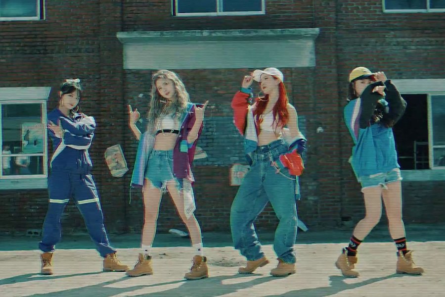 soompi's tweet photo. WATCH: #EXID Reveals MV Teaser For "Lady" 
https://t.co/QuRmcLeztB https://t.co/DTDeXWEe6N