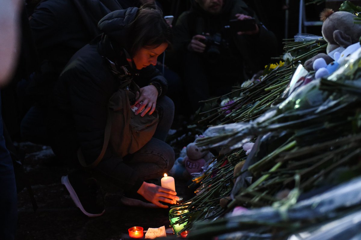 Нужен ли траур. Прощание в Кемерово с погибшими. Похороны детей погибших при пожаре. Прощание с погибшими в зимней вишне.